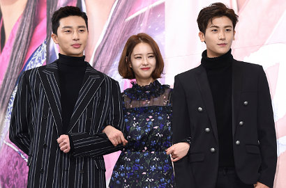 Kerennya Park Seo Joon-Hyungsik Cs 'Kawal' Go Ara di Jumpa Pers 'Hwarang'