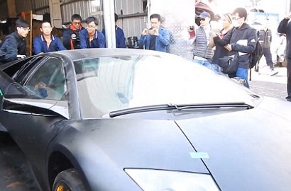 Berpelat Palsu, Mobil Lamborghini Ini Dihancurkan dengan Dicabik-Cabik