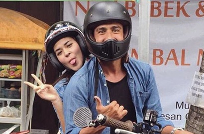 'Kencan' di Showroom Mobil, Manisnya Raisa Goda Hamish Daud Bikin Baper