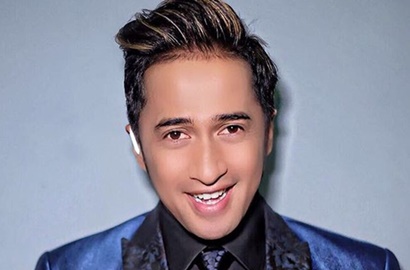 Jatuh Sakit, Irfan Hakim Dirawat Tiga 'Dokter' Cantik