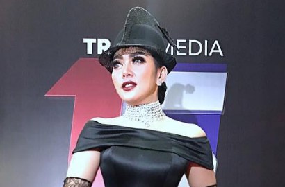 Ini Alasan Syahrini Kenakan Busana Serba Hitam di HUT Transmedia ke-15