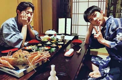 Bak Anak Hilang, Begini Tingkah Lucu Chanyeol-Sehun di Stasiun Kereta Api Jepang