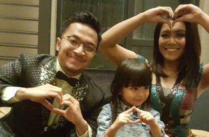 Denada Ultah ke-38, Ihsan Tarore Berikan Kejutan Romantis