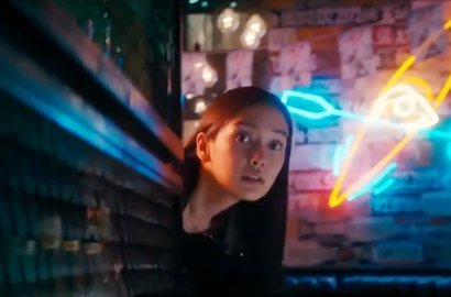Hujan-Hujanan, Angelababy Nangis Histeris di Trailer 'See You Tomorrow'