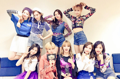 Belum Lama Rilis, Album 'TWICEcoaster: LANE 1' Spesial Natal Twice Sudah Laris Terjual