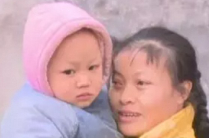 Tega, Ibu Penggila Mahjong Ini Kurung Anaknya di Kandang Anjing