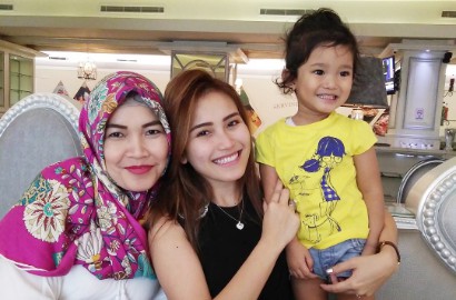 Keluarga Ayu Ting Ting Dibully 'Rombongan Sirkus' di Mom & Kids Awards
