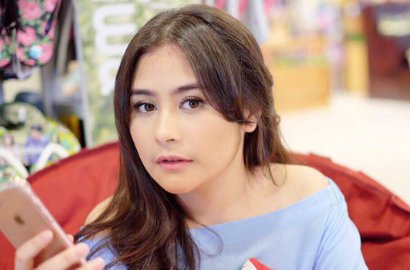 Prilly Latuconsina Mendadak 'Ngamuk' Soal Hijab di Twitter, Ada Apa?