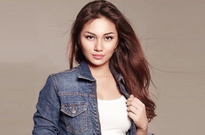 Pamer Paha dan Belahan Dada di Majalah Dewasa, Ariel Tatum Bikin Gemetaran