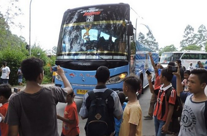 Kocak, Fenomena 'Om Telolet Om' Bus Indonesia Mendadak Mendunia