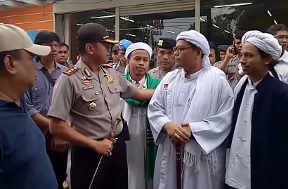 Cegah Ormas Sweeping Atribut Natal di Swalayan, Video Polisi Viral di Medsos