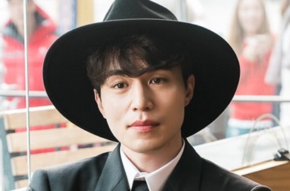 Sadar Dirinya Ganteng, Lee Dong Wook Goda Fans Lewat Selfie Ini