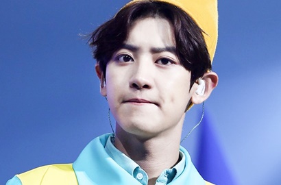 Nggak Peduli Cuaca Dingin, Imutnya Chanyeol EXO Asyik Goda Anjing