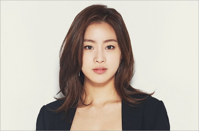 Kemunculan Perdana Kang Sora Pasca Berstatus Pacar Hyun Bin