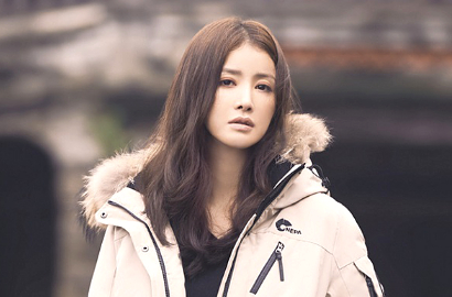 Tampil Sederhana di 'Grazia', Lee Si Young Tetap Mempesona