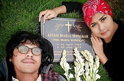 Ria Irawan Nikahi Asisten Pribadi 12 Tahun Lebih Muda, Akad Digelar Live di Facebook