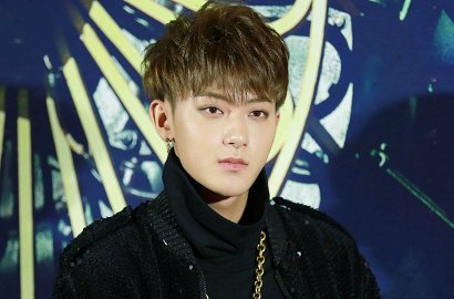 Kelelahan Akibat Jadwal Padat, Tao Eks EXO Ambruk di Bandara