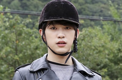 Gantengnya Jinyoung GOT7 Latihan Berkuda Demi 'Legend of the Blue Sea'
