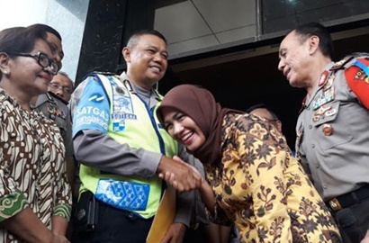 Aiptu Sutisna Cabut Laporan, Begini Ekspresi Kebahagiaan Dora Natalia