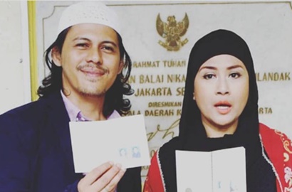 Baru Nikah, Ria Irawan Bulan Madu Sekaligus Umroh