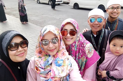 Tak Terlihat Masuk Masjid, Ayu Ting Ting Disindir Netter Kena Azab dan Haid