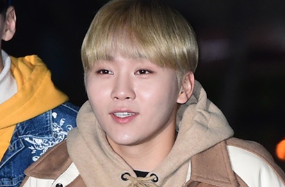 Bikin Iri, Seungkwan Seventeen Bagi-Bagi Jeruk ke Wartawan