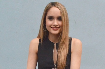 Cinta Laura Pamer Basah-Basahan di Pantai Bali, Netizen: Seksi Banget