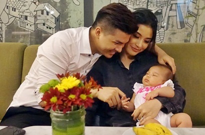 Rayakan Natal Pertama, Intip Lucunya Putri Glenn dan Chelsea Saat Dipangku Santa Claus