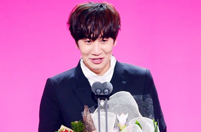Lee Kwang Soo Menang 'Running Man' di SBS Entertainment Awards 2016, Netter Gregetan
