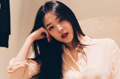 Dada Ngintip, Sulli Pamer Foto Seksi 'Tak Pakai' Celana