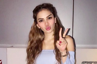 Jadi Paramedis di 'Otajin', Nikita Mirzani Penasaran dengan Batu Berdarah