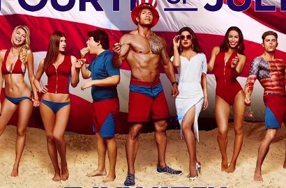 Dwayne Johnson-Priyanka Chopra Cs Jadi Santa di Poster 'Baywatch'