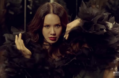 Comeback Dengan 2 Title Track, Uhm Jung Hwa Super Seksi di MV 'Dreamer' dan 'Watch Me Move'