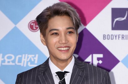Ganteng Pakai Kemeja dan Jeans, Style Kai Ini Dijamin Bikin Klepek-Klepek