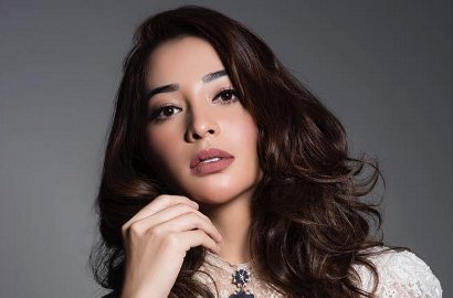 Anak Bos Taksi Nyandar di Dada Nikita Willy, Ini Sindiran Netizen