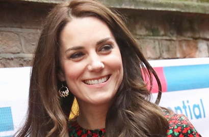 Bertahun-Tahun Kate Middleton Pakai Plester di Tangan, Kenapa?