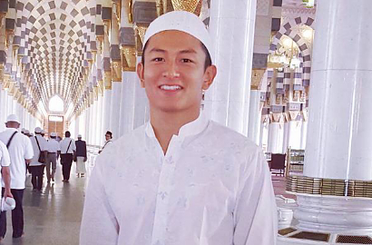 Sama-Sama Umroh, Netter Ketar-Ketir Rio Haryanto Bakal Ketemu Ayu Ting Ting
