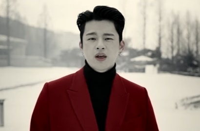 Intim, Seo In Guk Hampir Cium Cewek di MV Comeback 'BeBe'