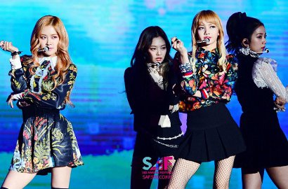Biasa Sangar di Panggung, Black Pink Cantik Usung Gaya Kasual