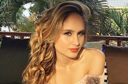 Pamer Kaki Jenjang Mulus Hingga Perut Rata, Cinta Laura Malah Diminta Ganti Profesi