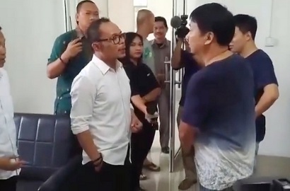Beredar Video Marahi TKA Tiongkok Saat Sidang, Menaker: Sit Down!