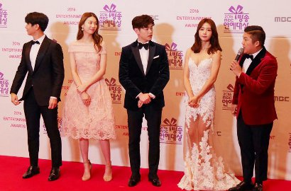 Gandeng 'Istri', Para Bintang 'WGM' Adu Mesra di MBC Ent Awards