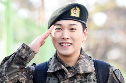 Tak Cuma Jaejoong, Sungmin Girang Disambut Fans Usai Rampungkan Wamil