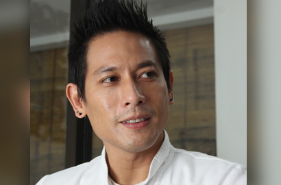 Pose Ganteng Usai Makan, Bagian Kepala Chef Juna 'MasterChef' Malah Jadi Sorotan