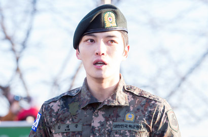 Selain Simbol Musik, Jaejoong Bikin Heboh Pamer Tato Iluminasi