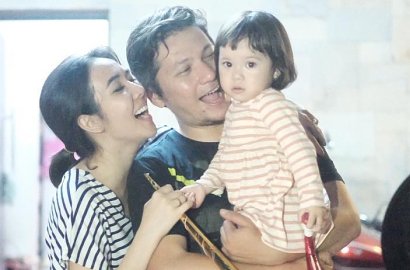 Sambut Tahun Baru 2017, Gisella-Gading Marten Pamer Ciuman Mesra