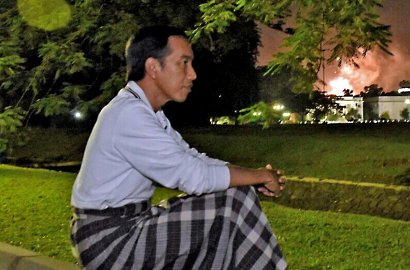 Nikmati Tahun Baru dengan Bersarung, Foto Jokowi Jadi Bahan Guyonon Netter