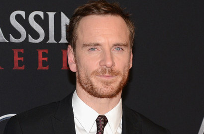 Main 'Assasin's Creed',  Michael Fassbender Pasrah Kena Kutukan Film