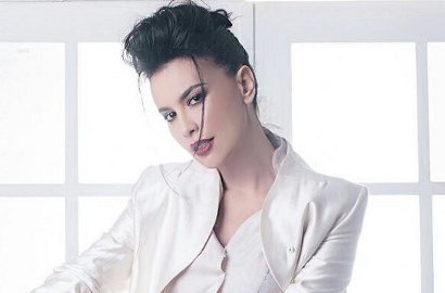 Pakai Sport Bra, Tubuh Seksi Sophia Latjuba Malah Dibilang Kendor