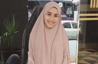 Ayu Ting Ting Disindir Netizen Gara-Gara Pakai Jeans Ketat Setelah Umroh